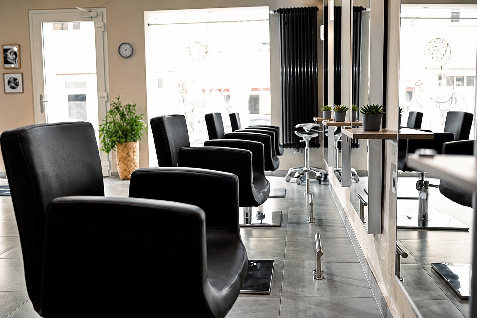 Bedienpl&auml;tze im Salon Angela Kahriman